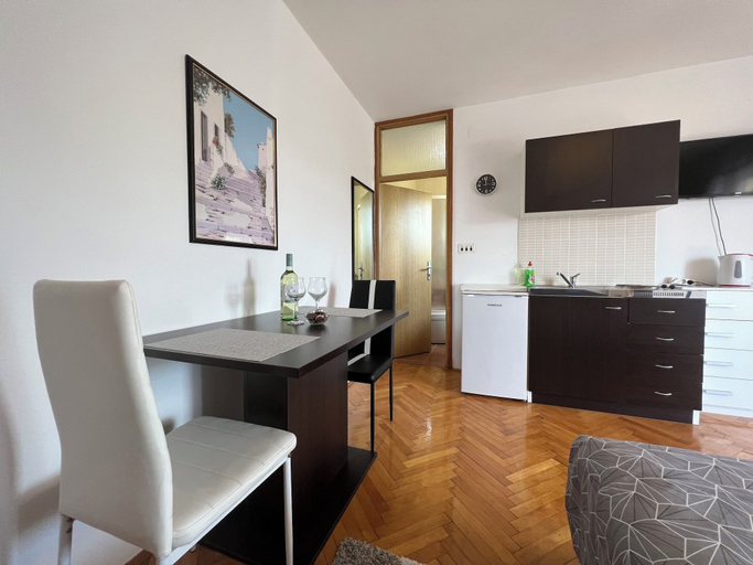 Others 1, Apartments Ivona, Vodice