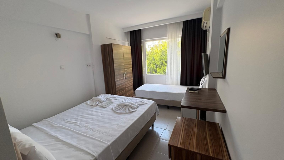 Room 1, Grand Erdek Hotel, Erdek