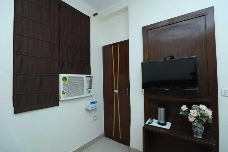 Others 5, Hotel Visa, Delhi
