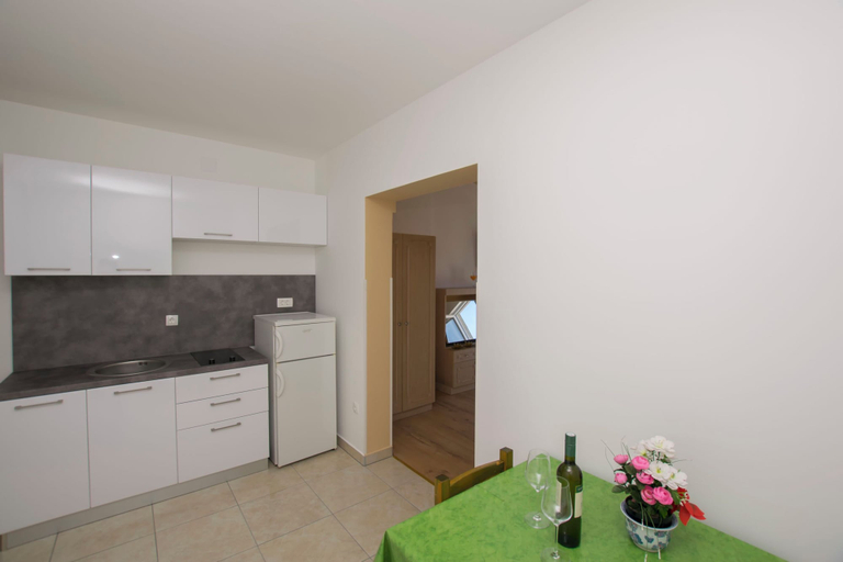 Others 5, Apartments and Room Central Position, Novalja