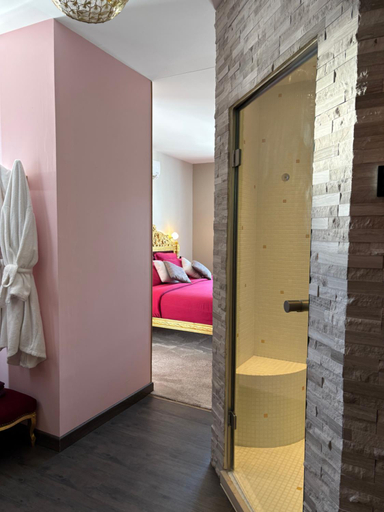 Bedroom 2, Salon Boyer, Marne