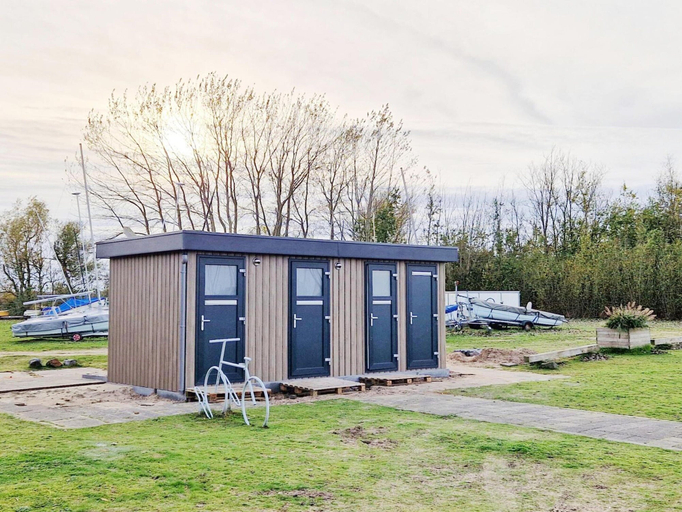 Exterior 2, Romantic Lakeside Wagon Retreat