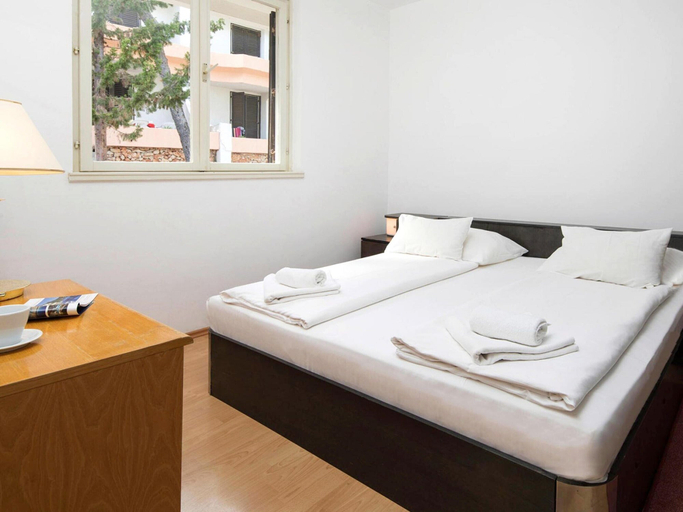 Room 4, Elegant Resort Stay for 4 in Jelsa, Jelsa