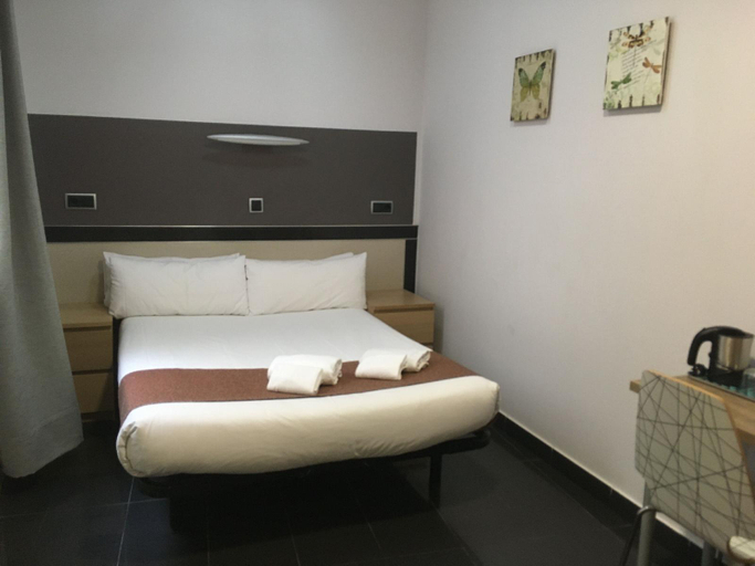 Bedroom 4, Hostal Levante Barcelona, Barcelona