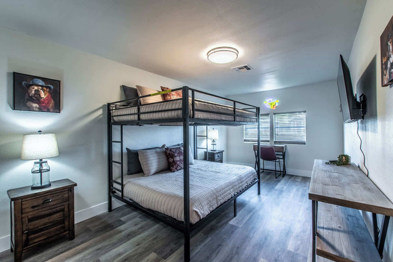 Room 2, The Azure Escape, Nueces
