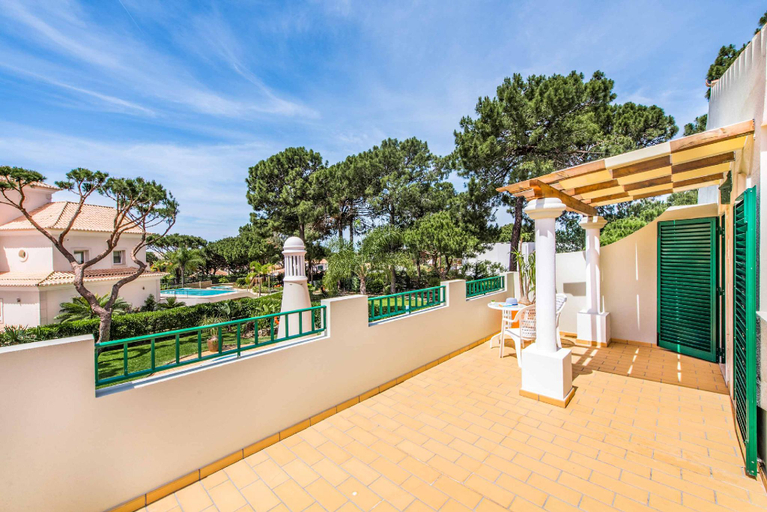Others 5, Villa Vargues, Loulé