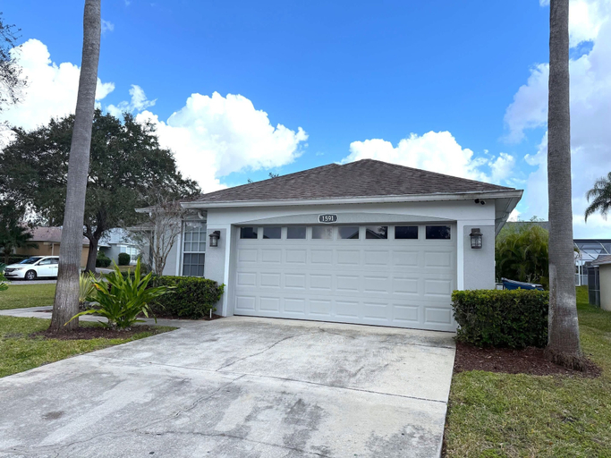 Exterior 5, Beautifully Remodeled Pool Home in Southern Dunes, Polk
