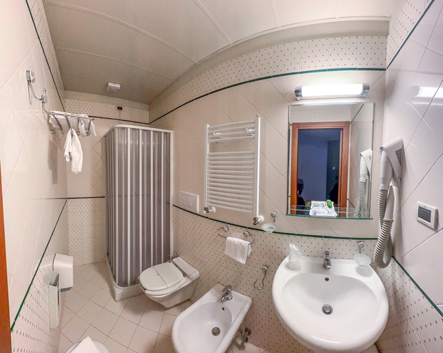 Bathroom 4, Hotel Valle Rossa, Foggia