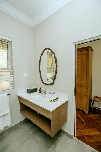 4, Highlands House, Harare