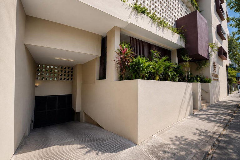 Exterior & Views