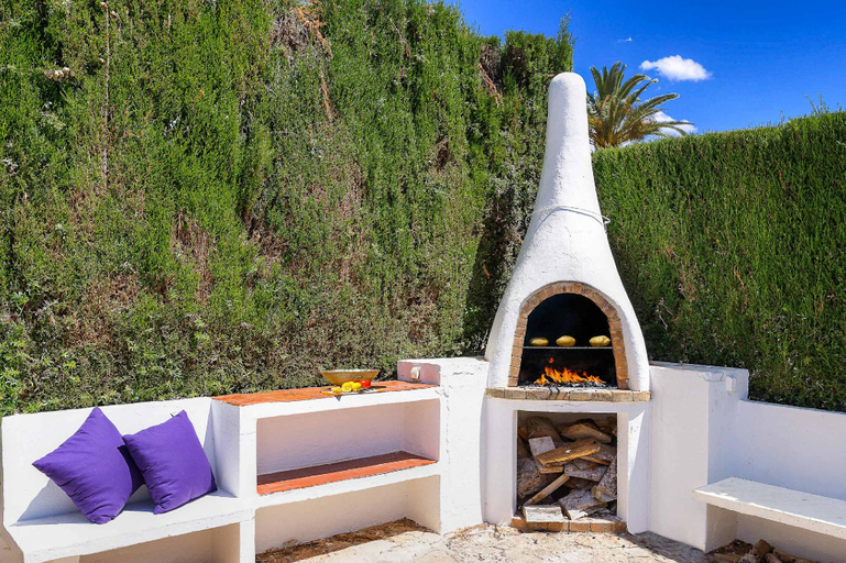 Others 3, Villa Fantasia, Baleares