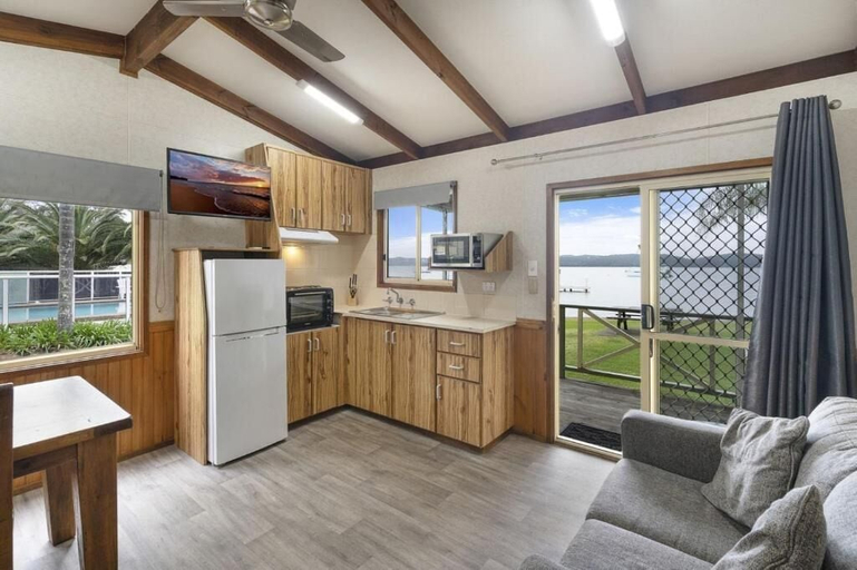 Living area, Paradise Palms Caravan park, Lake Macquarie - West