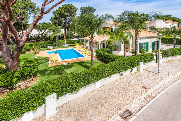 Others 4, Villa Vargues, Loulé