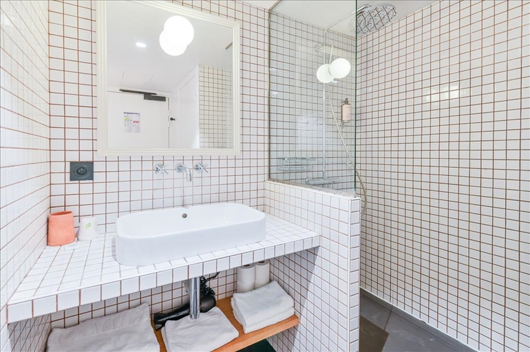 Bathroom 4, Hôtel Habituel, Paris