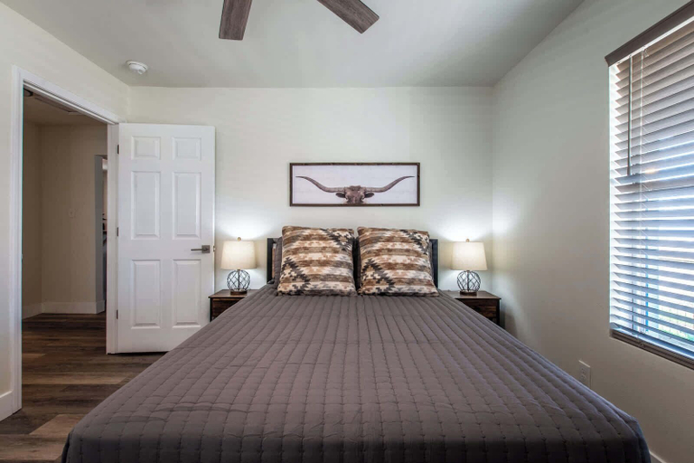 Room 3, The Azure Escape, Nueces