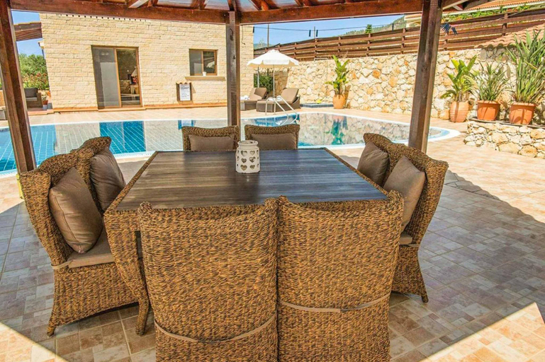 Others 4, Villa Nikos Argaka