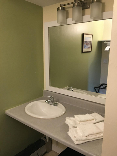 Bathroom 3, Mancos Inn, Montezuma