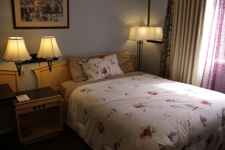 Bedroom 3, Hillcrest Motel, Division No. 17