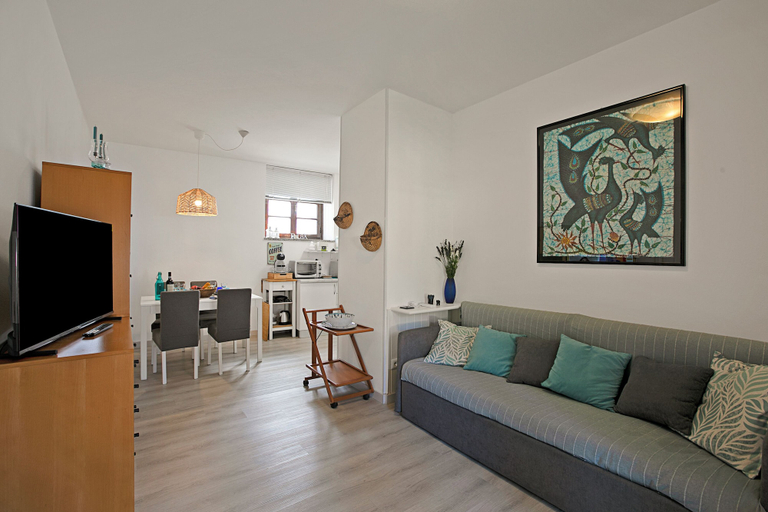 Living area 2, Elizabeth House-100m Lake & Priv.parking, Brescia