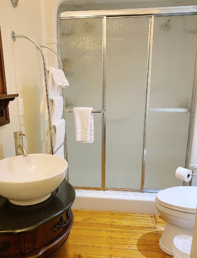 Bathroom 3, The Montague Rose Inn & Cafe, Charlotte