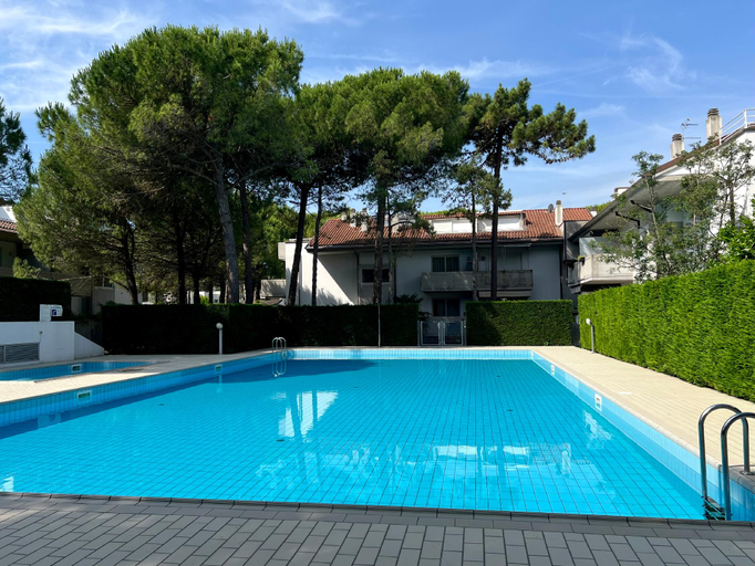 Swimming pool, Perfect holiday apartment in a nice residence, Udine