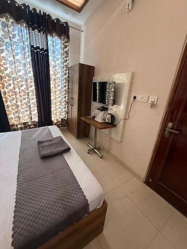 Room 5, Hotel Kartik, Sahibzada Ajit Singh Nagar