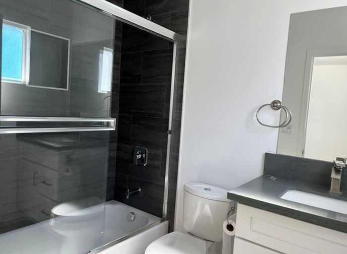 Bathroom 3, Modern Homestay 2, Los Angeles