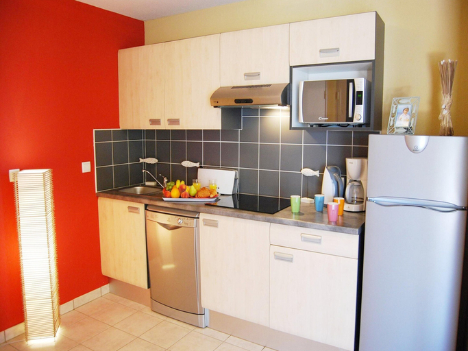 Private kitchen, Mediterranean Holiday Home, Torreilles, Pyrénées-Orientales
