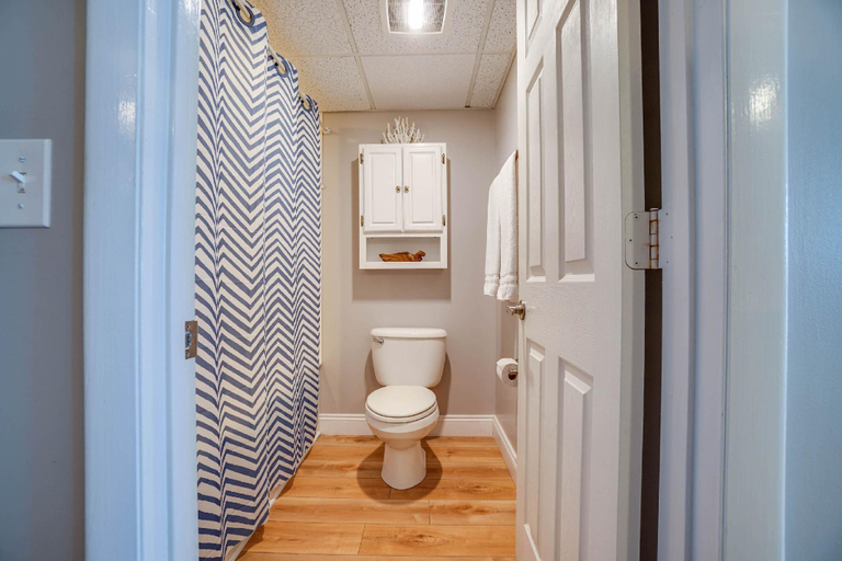 Bathroom 4, Long Beach Resort by Panhandle Getaways, Bay