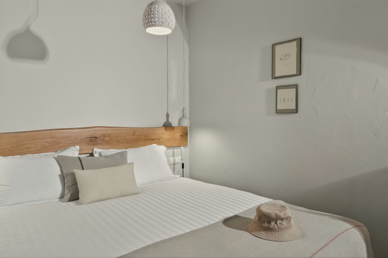 Room 3, Mnimes Guesthouses Santorini, South Aegean