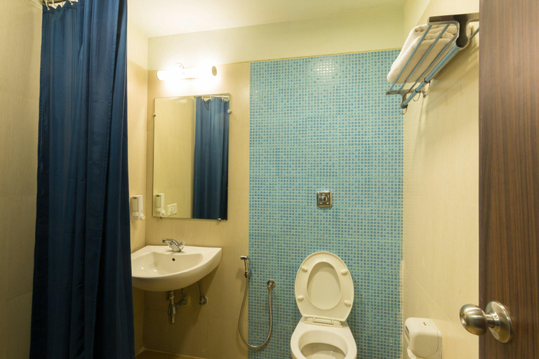 Bathroom 4, Ginger Chennai Vadapalani, Chennai