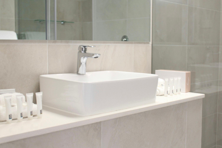 Bathroom 4, Governor Macquarie Motor Inn, Bathurst Regional - Pt A