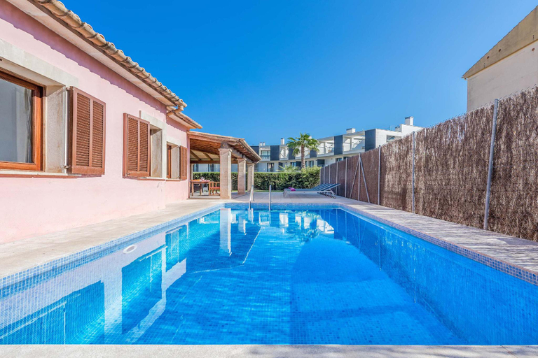 Others 3, Villa Llenaire, Baleares