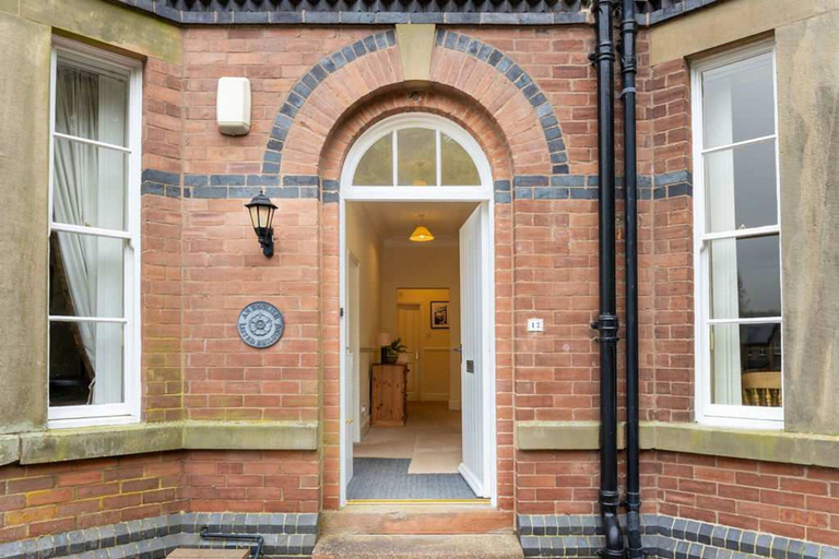 Room 3, Spacious Historic Home In Cockermouth With Parking, Cumbria
