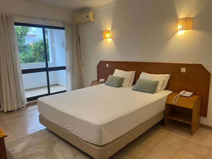 Bedroom 4, Hotel Albergaria Dom Manuel, Lagoa