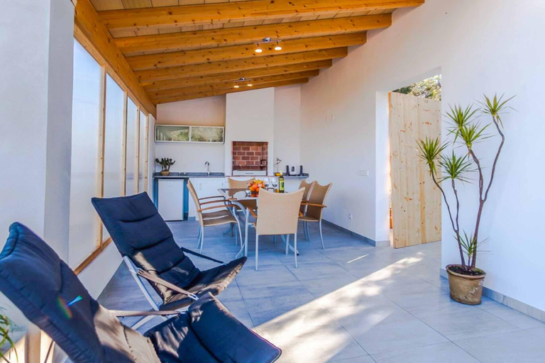 Others 2, Villa Guineu, Baleares