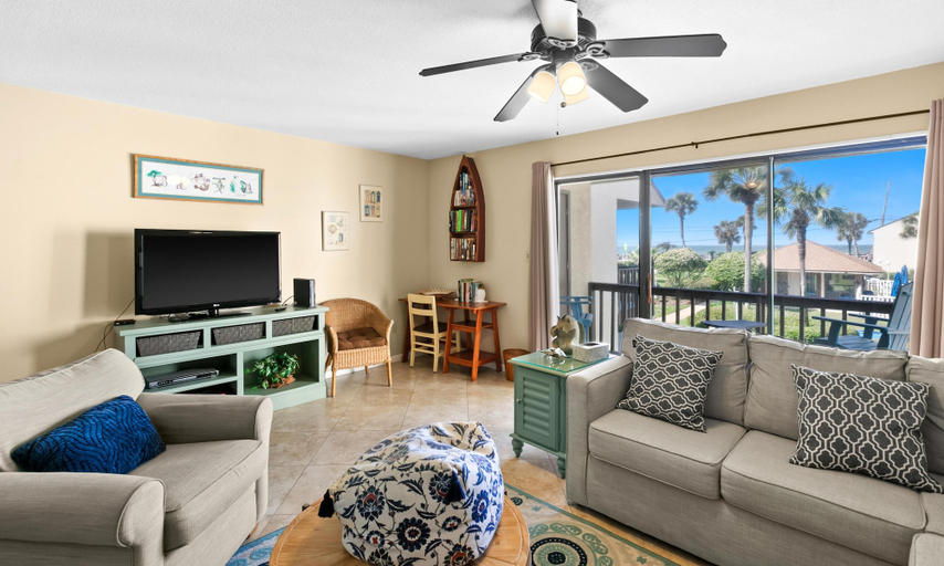 Living area 5, Blue Surf 8, Walton