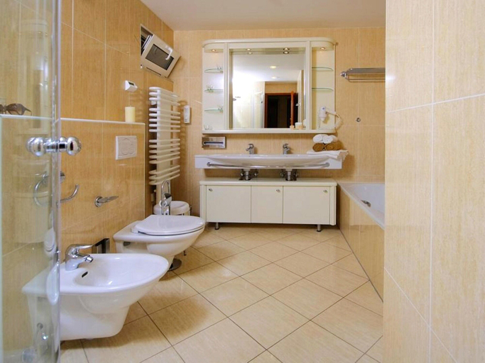 Bathroom 5, Elegant Resort Stay for 4 in Jelsa, Jelsa