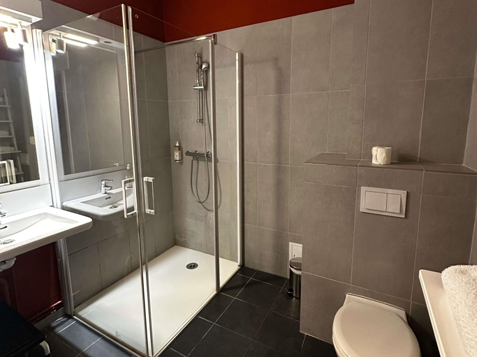 Bathroom 3, greet Lille Gare Flandres, Nord