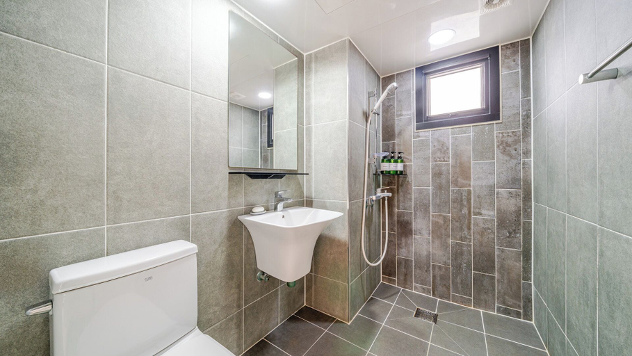 Bathroom 4, Yeosu Andante Spa Pension, Yeosu