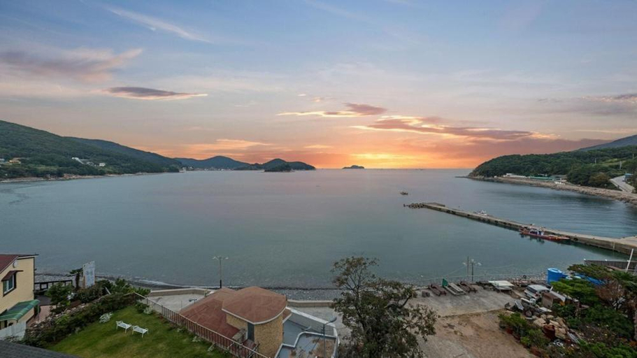 Others 5, Geojae Maraepos Pension, Geoje