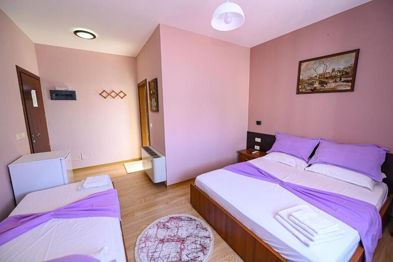 Others 3, Hotel Epoka, Shkodrës