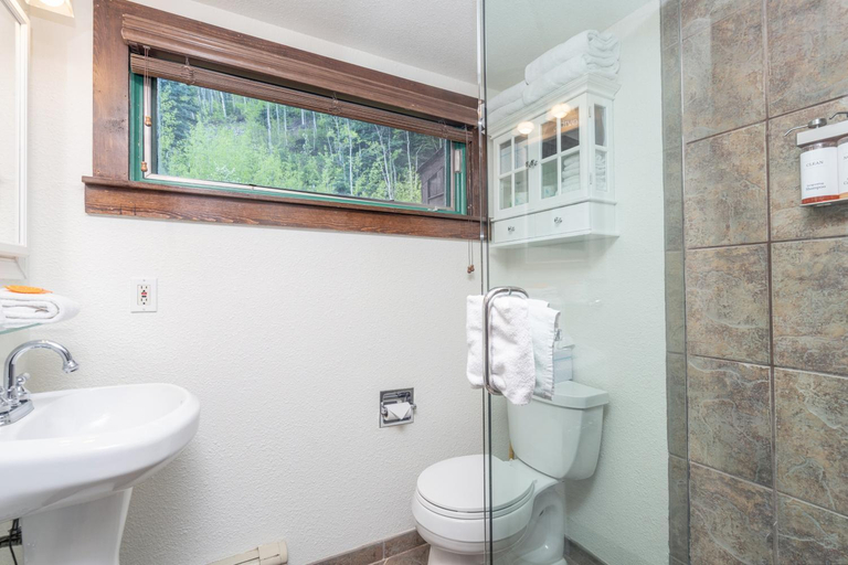 Bathroom 3, Manitou Lodge 7 by Alpine Lodging Telluride, San Miguel