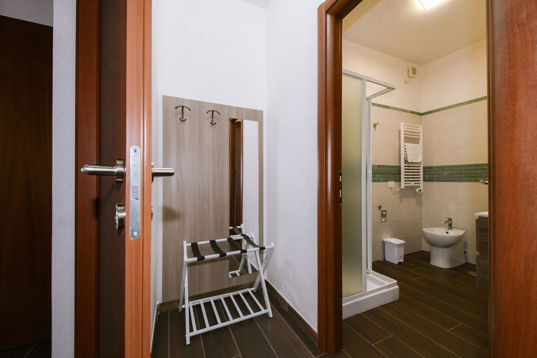 Bathroom 5, 100 Passi dal Porto, Rome