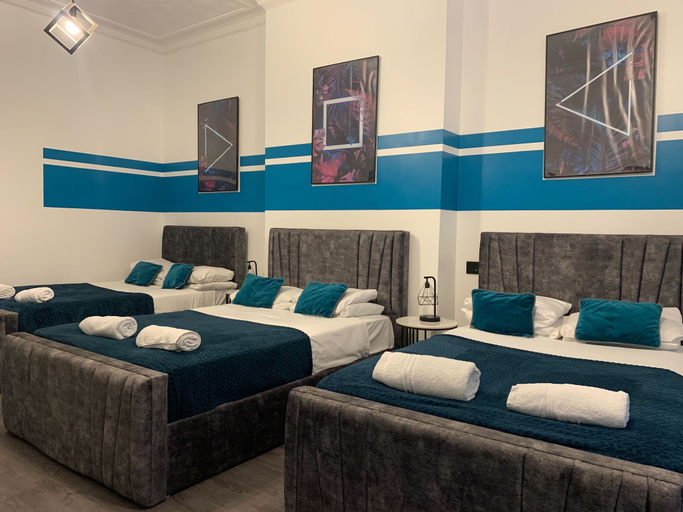 Room 2, Tudors Spacious Apartments, Birmingham