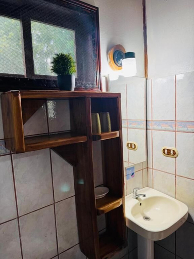 Bathroom, Hotel La Isla Inn, Talamanca