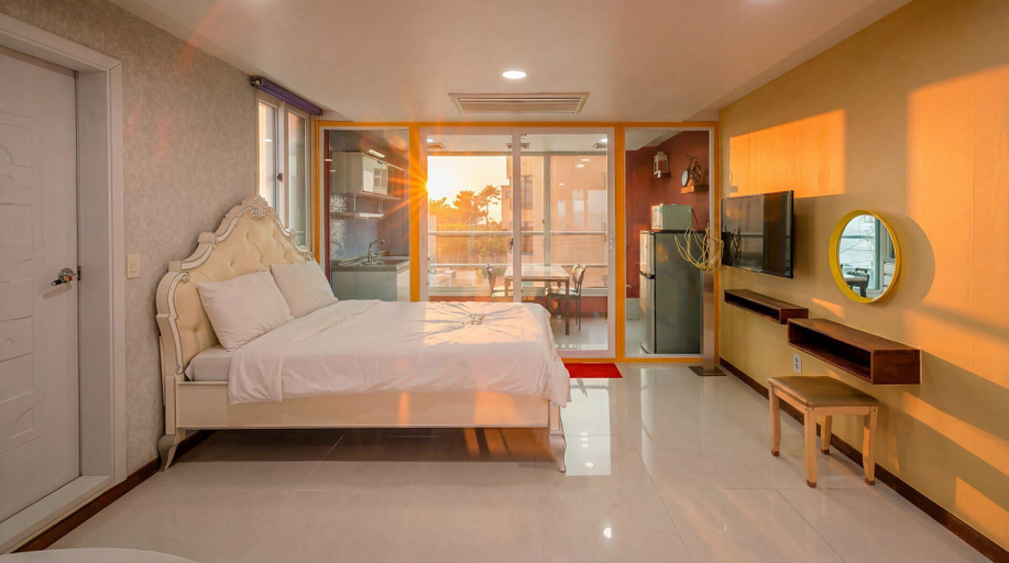 Room 2, Daebudo The Habitch Spa Pension, Hwaseong