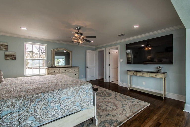 Bedroom 2, Coastal Elegance Unveiled, Nueces