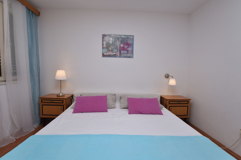 Others 3, Apartment Varos 1, Primošten