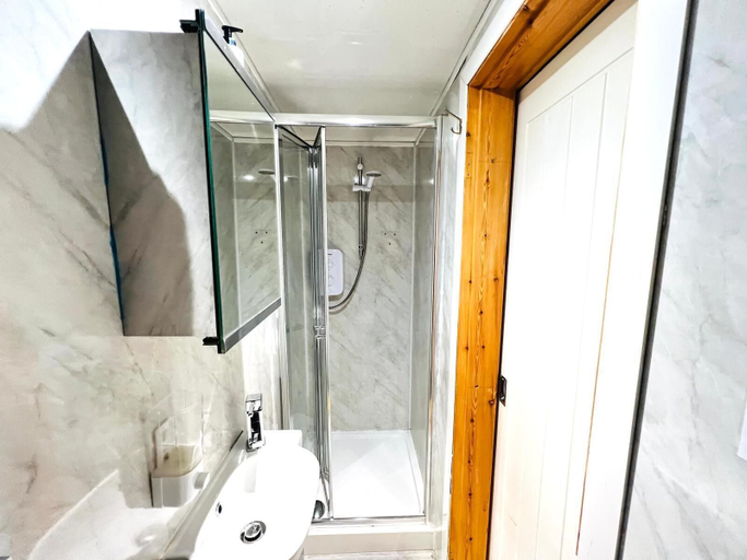 Bathroom 4, High Tide Hotel, Blackpool